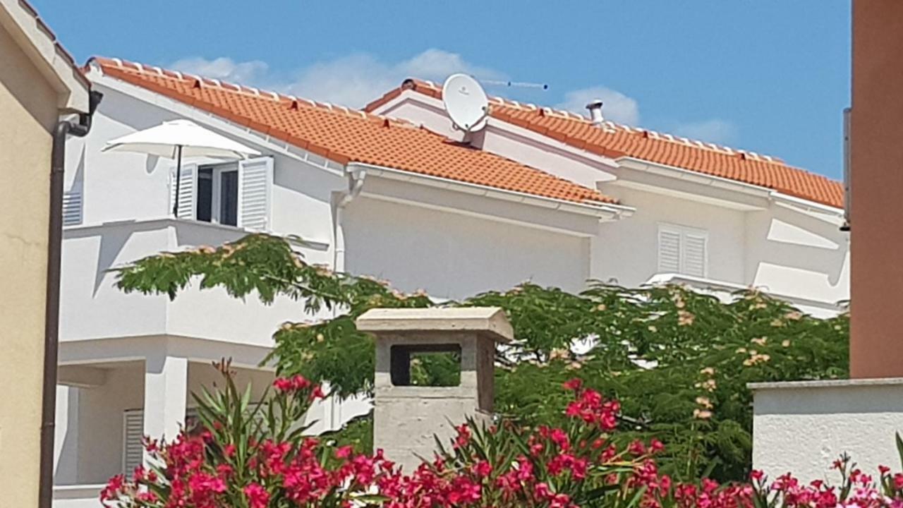 Apartments Frado Novalja Exterior foto